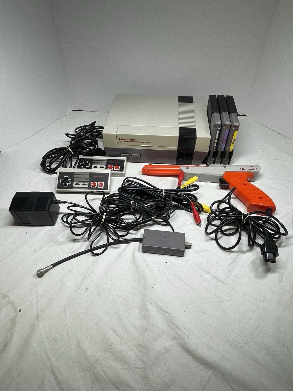 Nintendo Entertainment System W/2 Controllers, Zapper + 3 Popular Games Tested